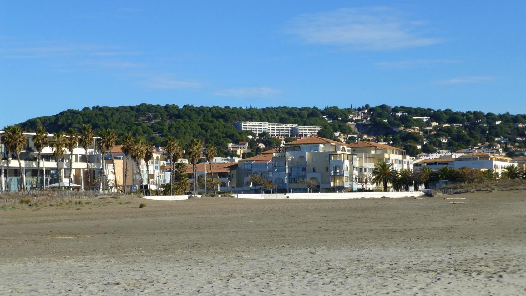 Appartement Marina Des Quilles, Grand T2 Climatise, Proche Plage, Parking Prive