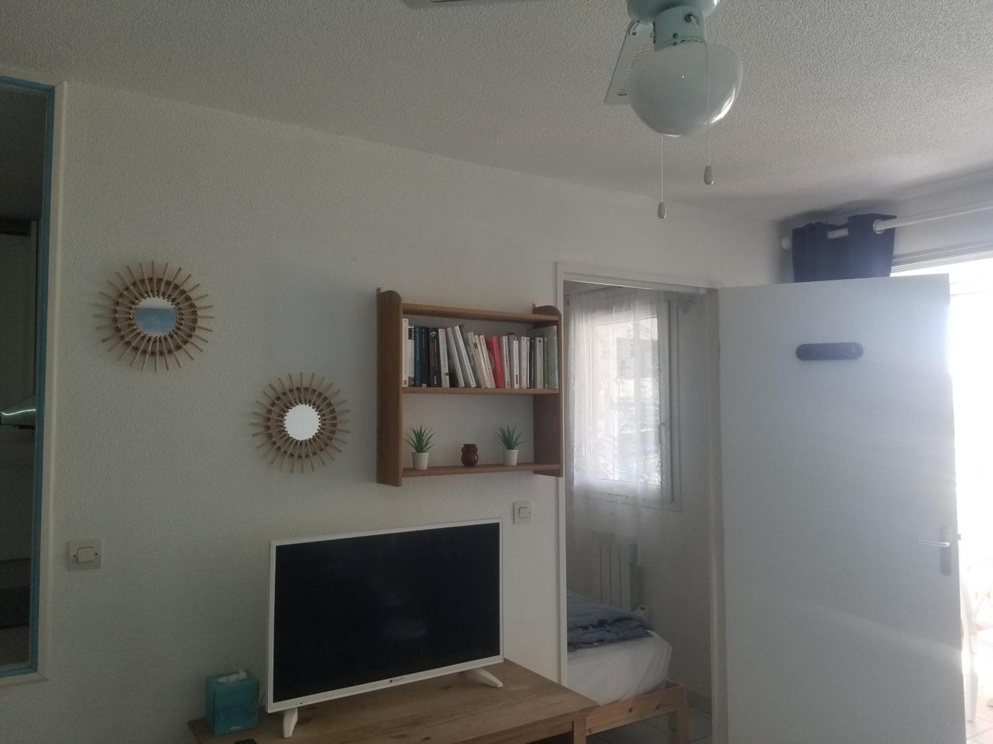 Marina Des Quilles, Grand T2 Climatise, Proche Plage, Parking Prive Appartement